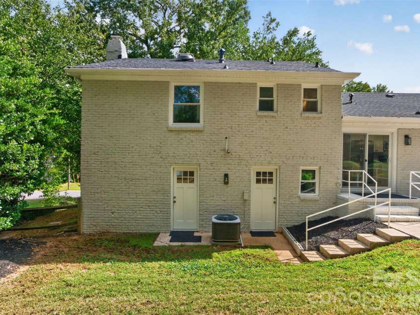3918 Rhodes Avenue, Charlotte, NC 28210.  MLS# CAR4432255, YatesRealty ID 55263. 
