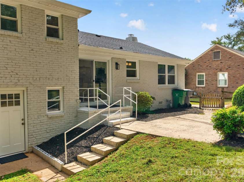 3918 Rhodes Avenue, Charlotte, NC 28210.  MLS# CAR4432255, YatesRealty ID 55263. 