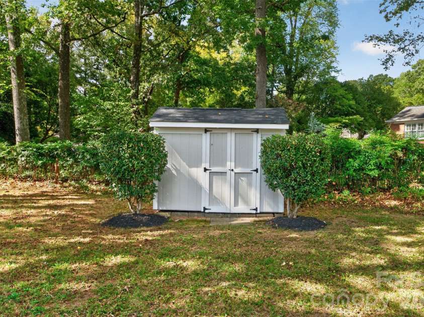 3918 Rhodes Avenue, Charlotte, NC 28210.  MLS# CAR4432255, YatesRealty ID 55263. 