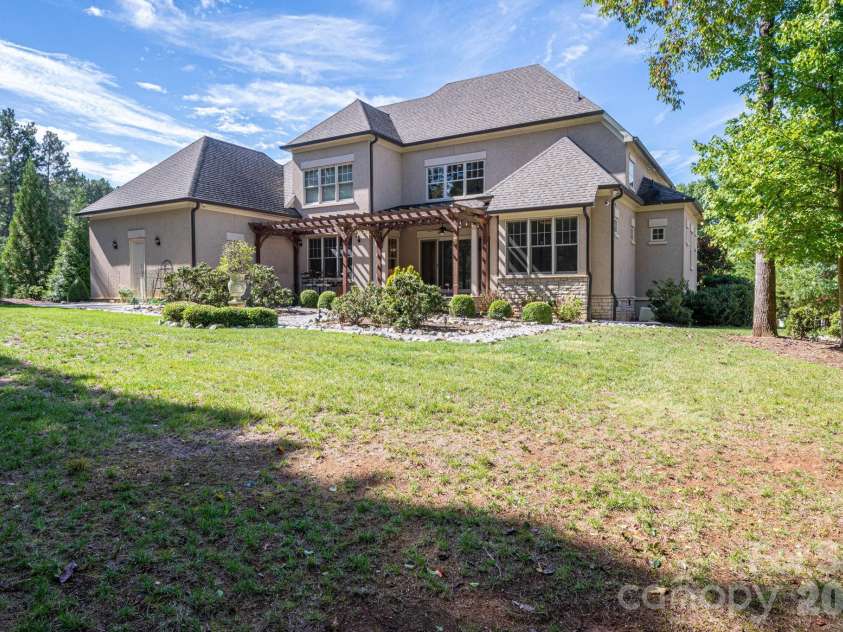 5109 Watermead Lane, Belmont, NC 28012.  MLS# CAR4431359, YatesRealty ID 55264. 