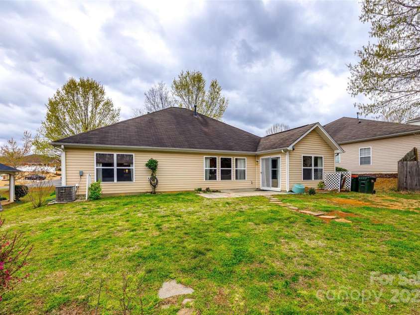269 Loch Stone Street, Fort Mill, SC 29715.  MLS# CAR4237075, YatesRealty ID 5527. 