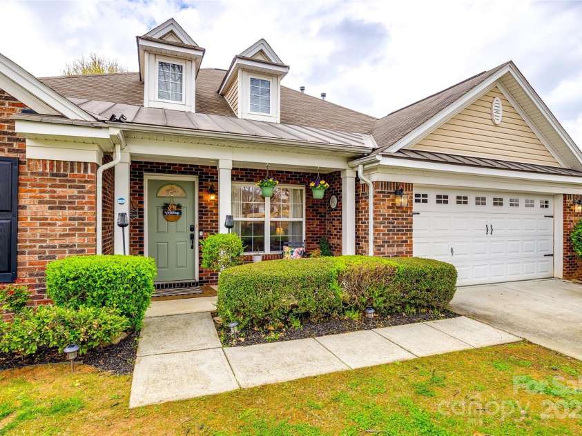 269 Loch Stone Street, Fort Mill, SC 29715.  MLS# CAR4237075, YatesRealty ID 5527. 