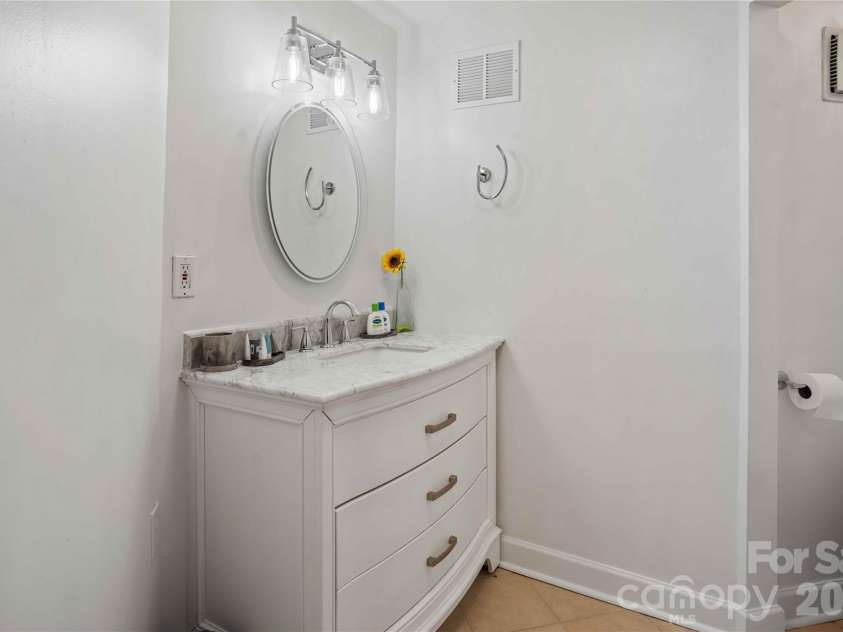 39 Tatham Road, Hendersonville, NC 28792.  MLS# CAR4430051, YatesRealty ID 55270. Bath 1 Vanity