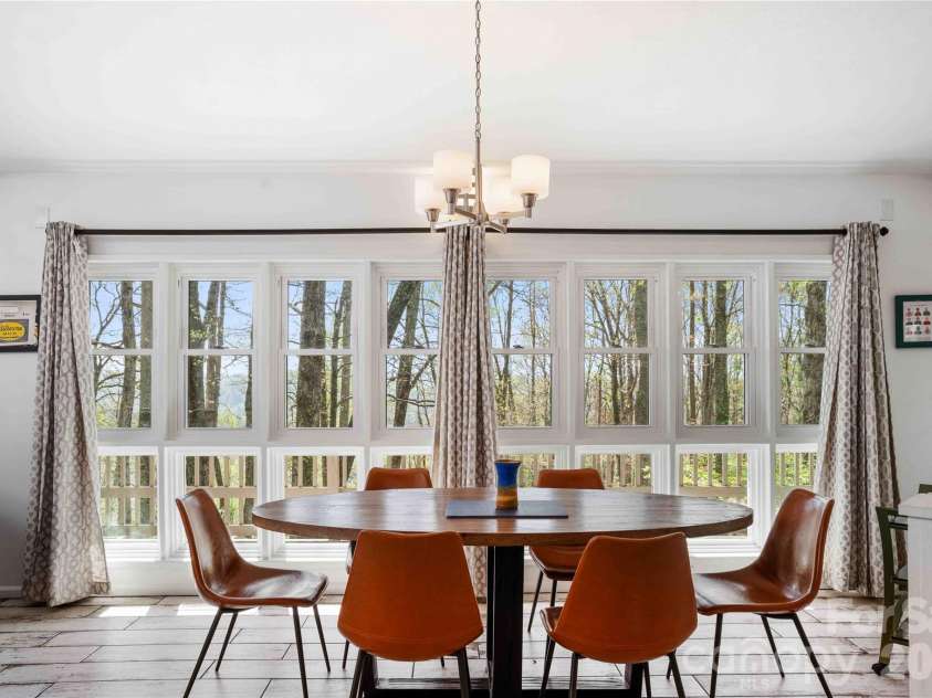 39 Tatham Road, Hendersonville, NC 28792.  MLS# CAR4430051, YatesRealty ID 55270. Dinning