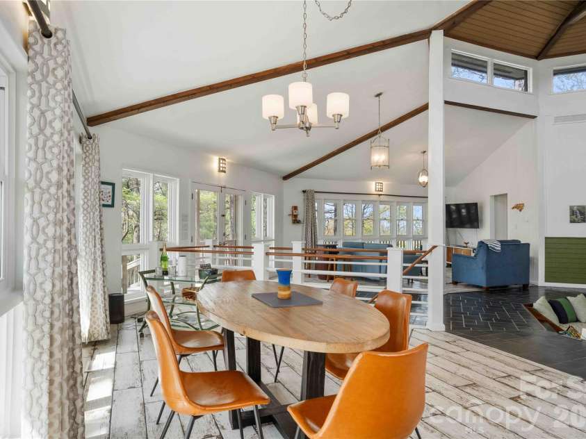 39 Tatham Road, Hendersonville, NC 28792.  MLS# CAR4430051, YatesRealty ID 55270. Dinning
