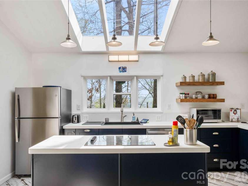 39 Tatham Road, Hendersonville, NC 28792.  MLS# CAR4430051, YatesRealty ID 55270. Kitchen