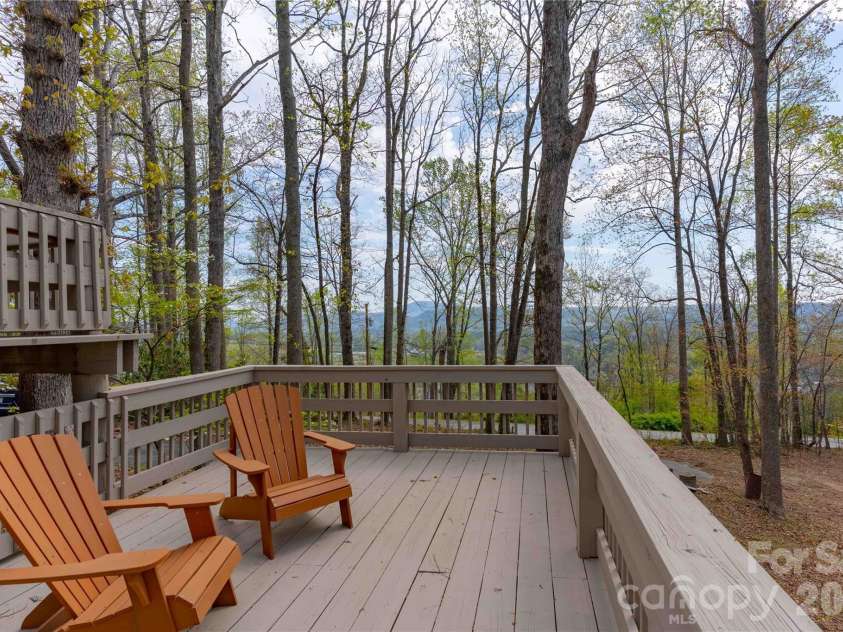 39 Tatham Road, Hendersonville, NC 28792.  MLS# CAR4430051, YatesRealty ID 55270. Lower deck off of middle deck.