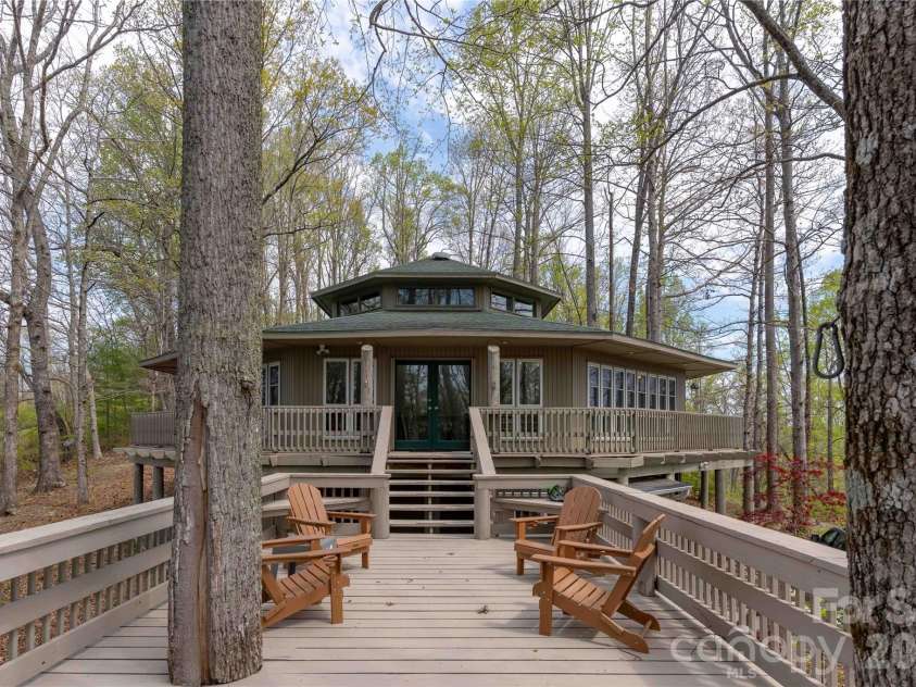 39 Tatham Road, Hendersonville, NC 28792.  MLS# CAR4430051, YatesRealty ID 55270. Mid level deck.