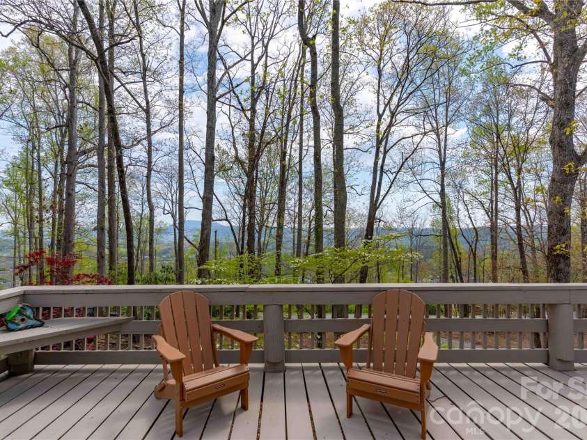 39 Tatham Road, Hendersonville, NC 28792.  MLS# CAR4430051, YatesRealty ID 55270. Upper Deck