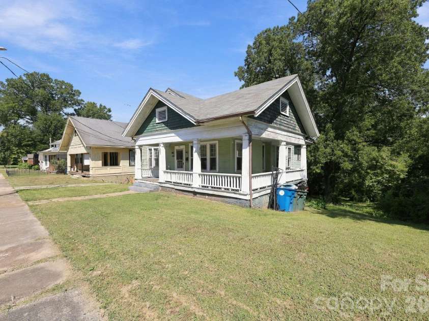622 Council Street, Salisbury, NC 28144.  MLS# CAR4432485, YatesRealty ID 55277. 