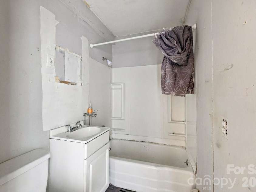 622 Council Street, Salisbury, NC 28144.  MLS# CAR4432485, YatesRealty ID 55277. 