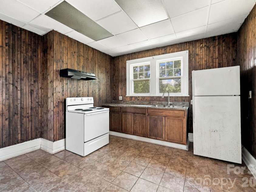 622 Council Street, Salisbury, NC 28144.  MLS# CAR4432485, YatesRealty ID 55277. 