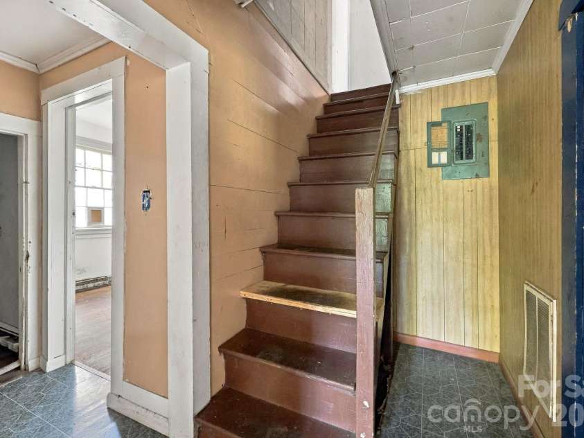 622 Council Street, Salisbury, NC 28144.  MLS# CAR4432485, YatesRealty ID 55277. 