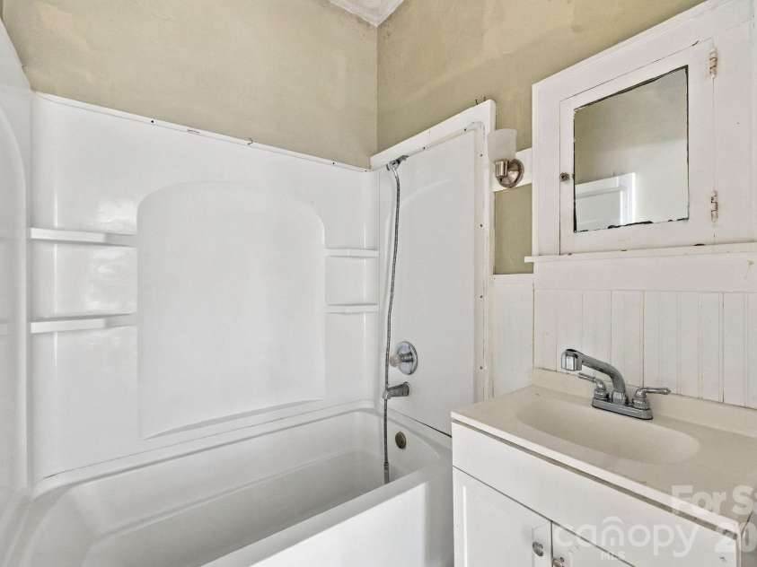 622 Council Street, Salisbury, NC 28144.  MLS# CAR4432485, YatesRealty ID 55277. 