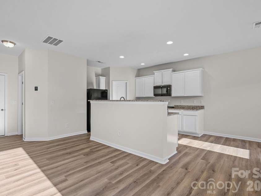 6215 Paw Village Road, Charlotte, NC 28214.  MLS# CAR4432466, YatesRealty ID 55279. Kitchen