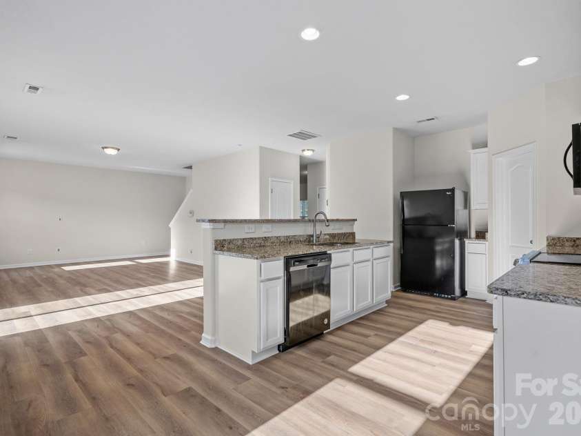 6215 Paw Village Road, Charlotte, NC 28214.  MLS# CAR4432466, YatesRealty ID 55279. Kitchen