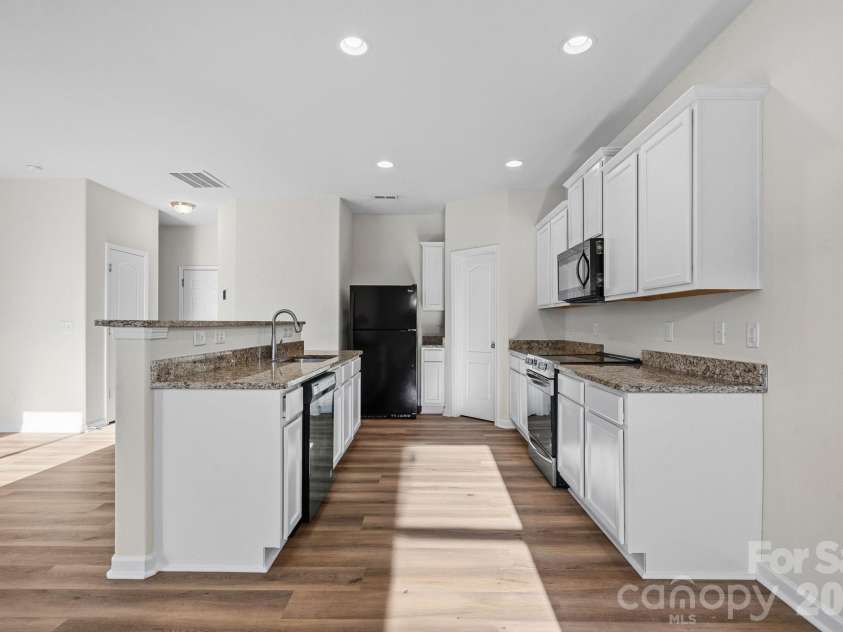 6215 Paw Village Road, Charlotte, NC 28214.  MLS# CAR4432466, YatesRealty ID 55279. Kitchen