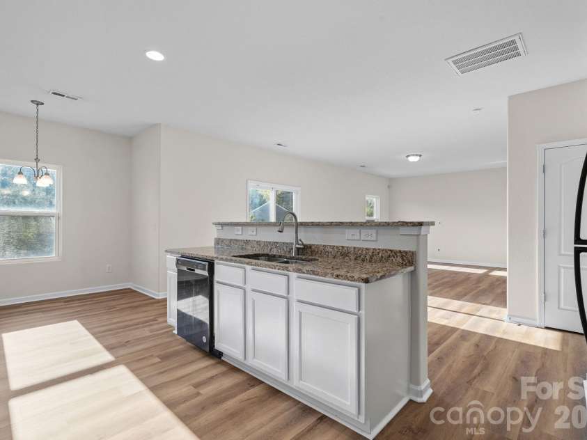 6215 Paw Village Road, Charlotte, NC 28214.  MLS# CAR4432466, YatesRealty ID 55279. Kitchen