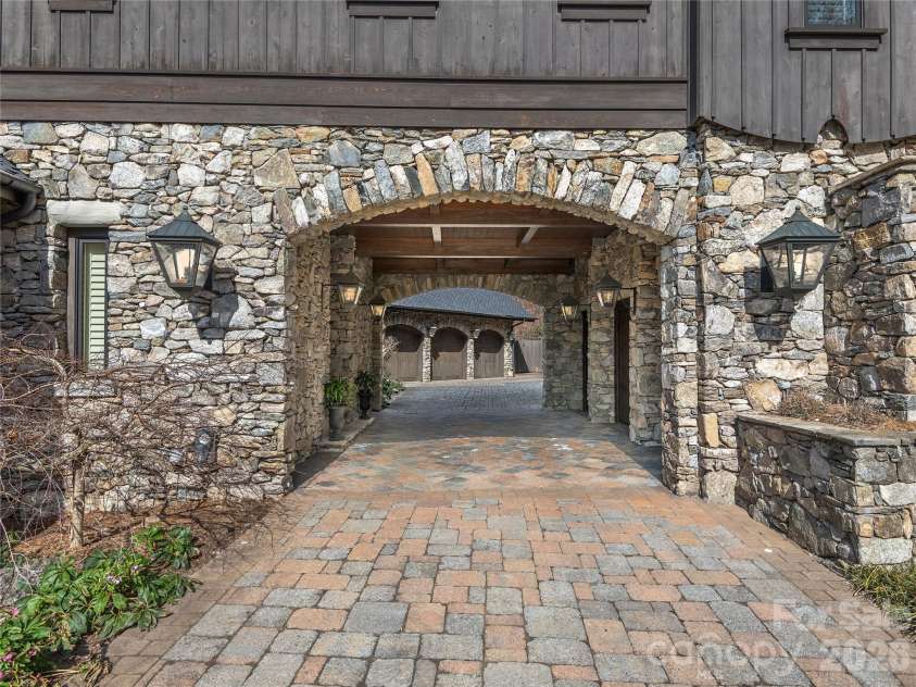 434 Coopers Hawk Drive, Asheville, NC 28803.  MLS# CAR4352504, YatesRealty ID 5528. 