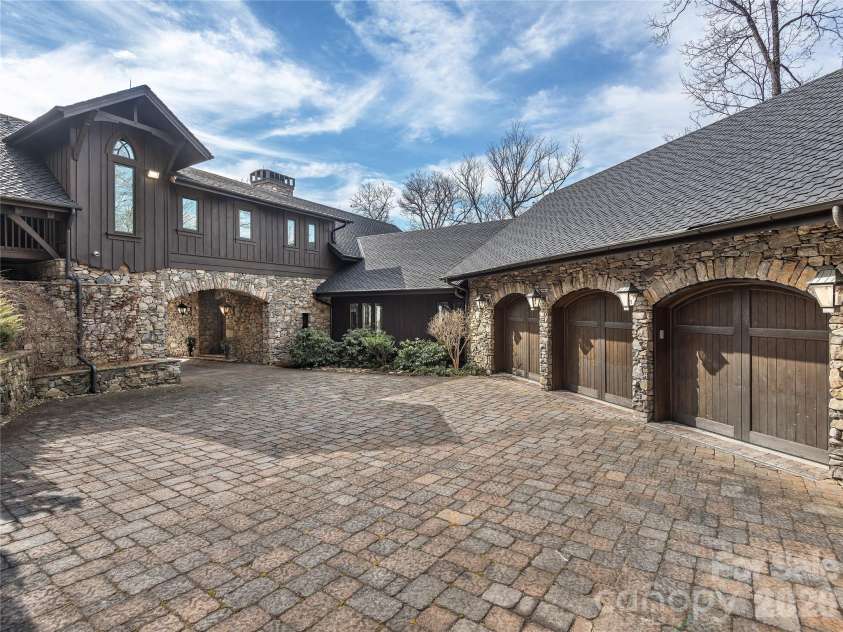 434 Coopers Hawk Drive, Asheville, NC 28803.  MLS# CAR4352504, YatesRealty ID 5528. 