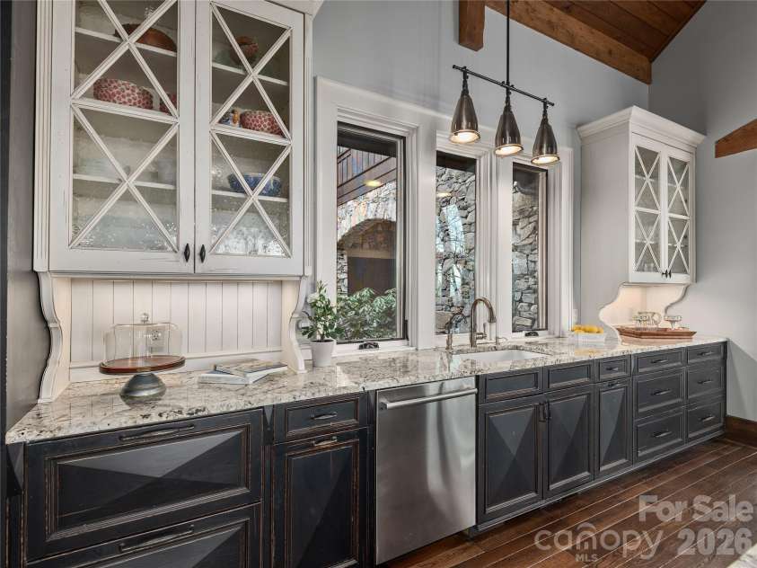 434 Coopers Hawk Drive, Asheville, NC 28803.  MLS# CAR4352504, YatesRealty ID 5528. 