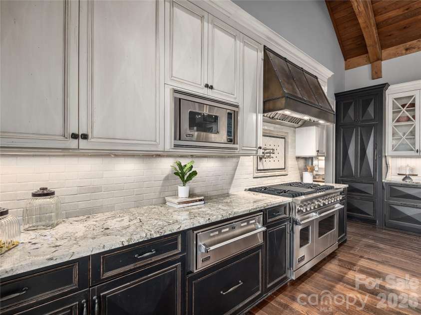 434 Coopers Hawk Drive, Asheville, NC 28803.  MLS# CAR4352504, YatesRealty ID 5528. 