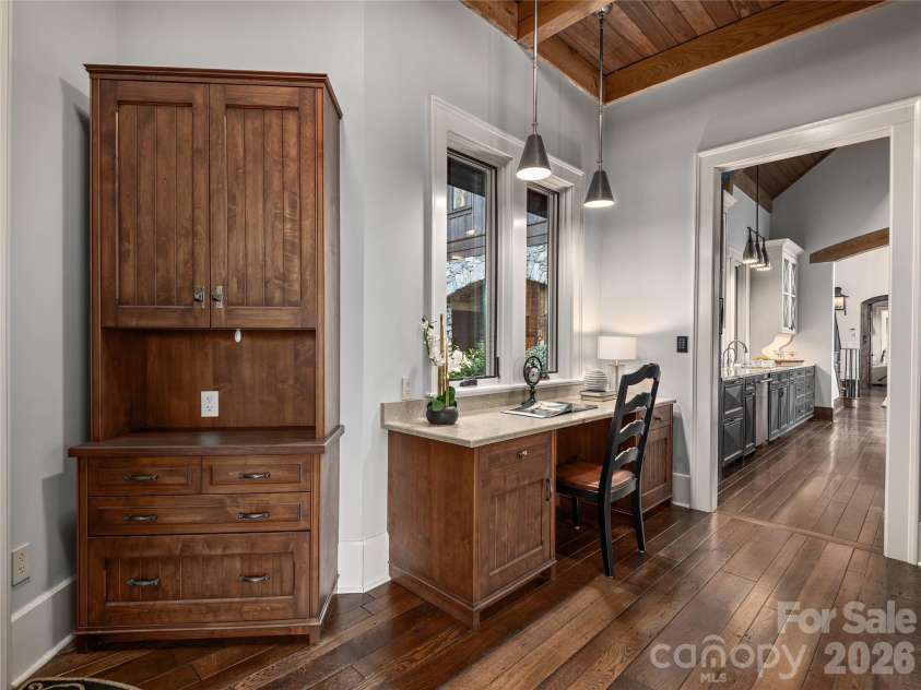 434 Coopers Hawk Drive, Asheville, NC 28803.  MLS# CAR4352504, YatesRealty ID 5528. 