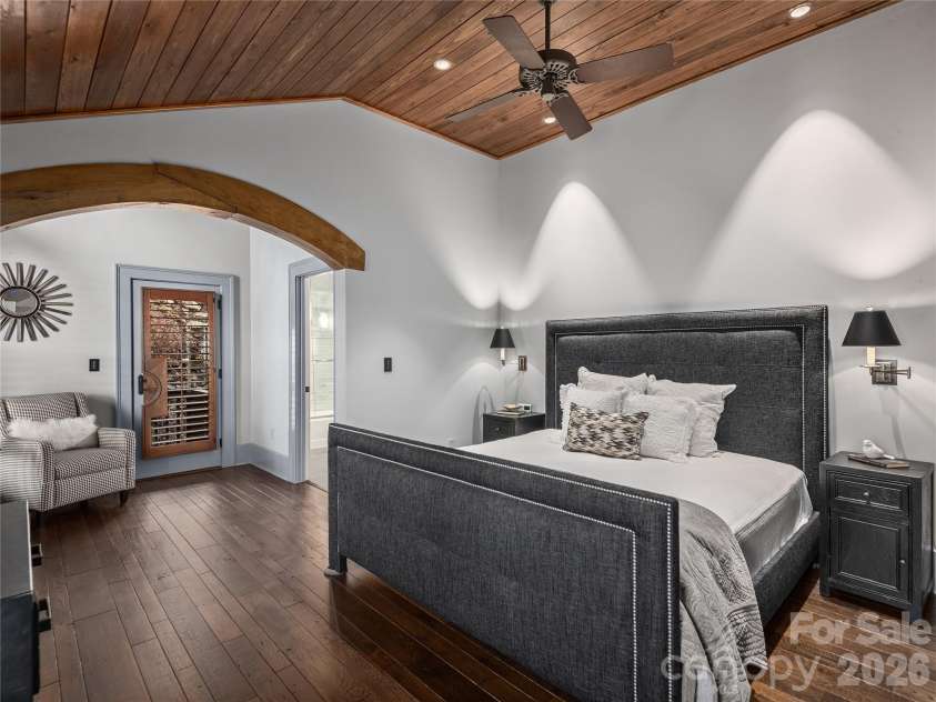 434 Coopers Hawk Drive, Asheville, NC 28803.  MLS# CAR4352504, YatesRealty ID 5528. 