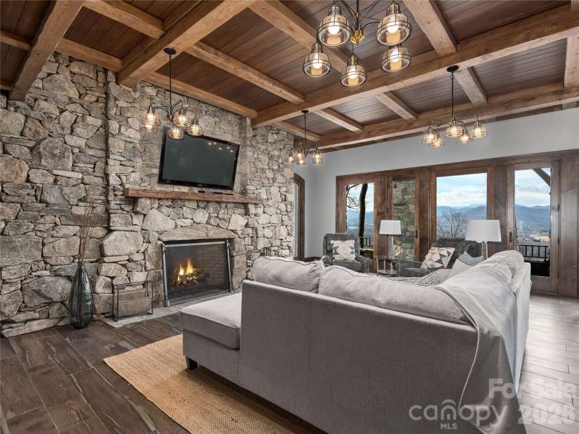 434 Coopers Hawk Drive, Asheville, NC 28803.  MLS# CAR4352504, YatesRealty ID 5528. 