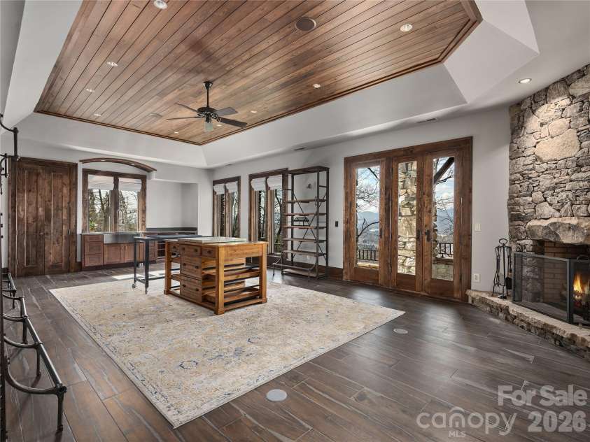 434 Coopers Hawk Drive, Asheville, NC 28803.  MLS# CAR4352504, YatesRealty ID 5528. 