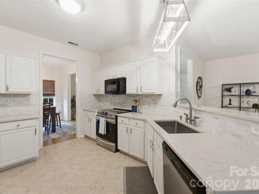 11911 Royal Castle Court, Charlotte, NC 28277.  MLS# CAR4408967, YatesRealty ID 55281. 