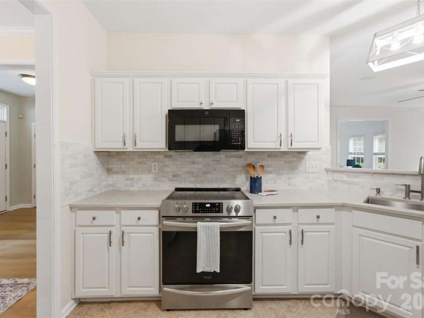 11911 Royal Castle Court, Charlotte, NC 28277.  MLS# CAR4408967, YatesRealty ID 55281. 