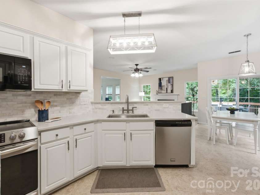 11911 Royal Castle Court, Charlotte, NC 28277.  MLS# CAR4408967, YatesRealty ID 55281. 