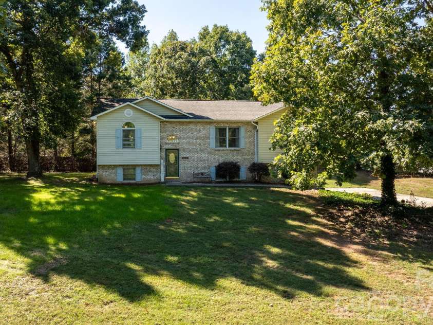 3261 Washington Way, Hudson, NC 28638.  MLS# CAR4432336, YatesRealty ID 55287. 
