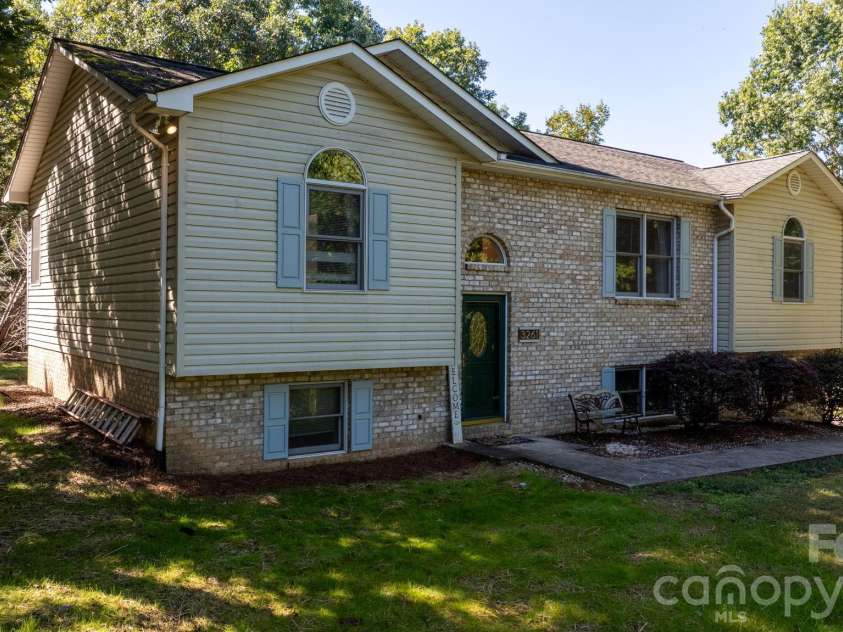 3261 Washington Way, Hudson, NC 28638.  MLS# CAR4432336, YatesRealty ID 55287. 