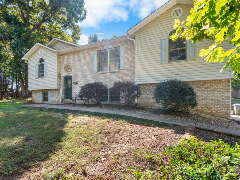 3261 Washington Way, Hudson, NC 28638.  MLS# CAR4432336, YatesRealty ID 55287. 