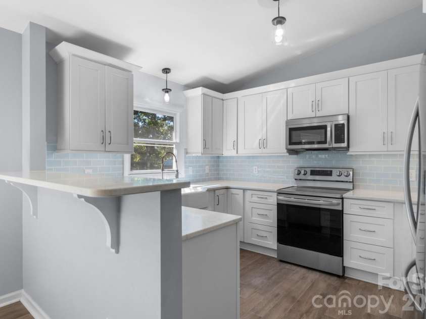 3261 Washington Way, Hudson, NC 28638.  MLS# CAR4432336, YatesRealty ID 55287. 