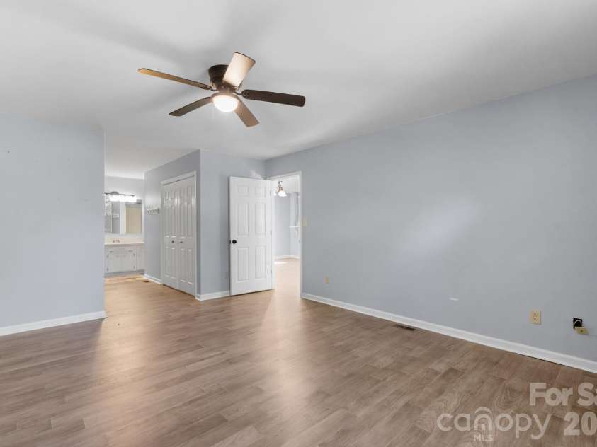 3261 Washington Way, Hudson, NC 28638.  MLS# CAR4432336, YatesRealty ID 55287. 