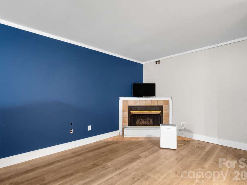 3261 Washington Way, Hudson, NC 28638.  MLS# CAR4432336, YatesRealty ID 55287. 