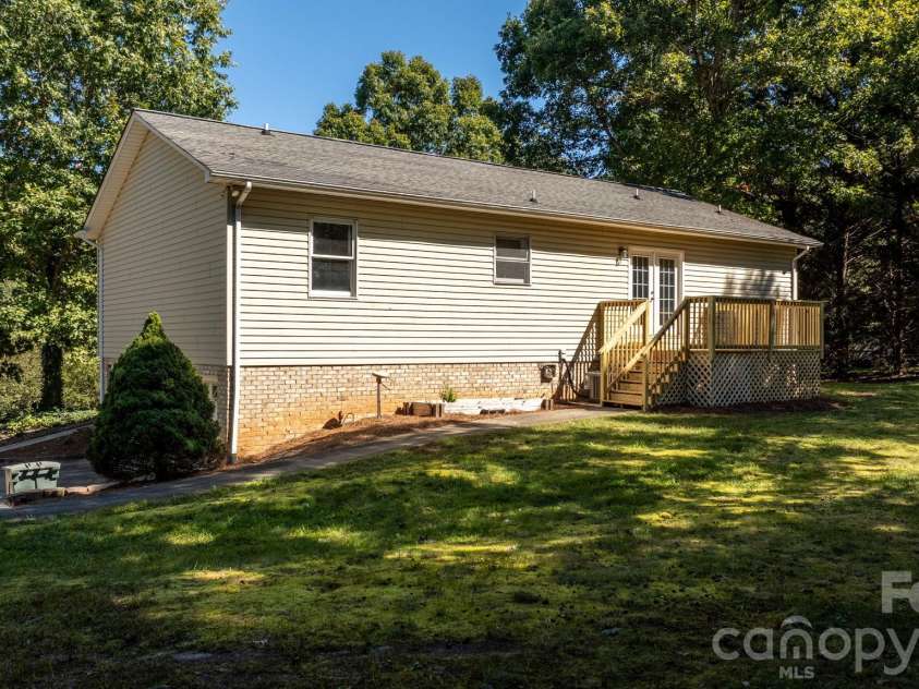 3261 Washington Way, Hudson, NC 28638.  MLS# CAR4432336, YatesRealty ID 55287. 