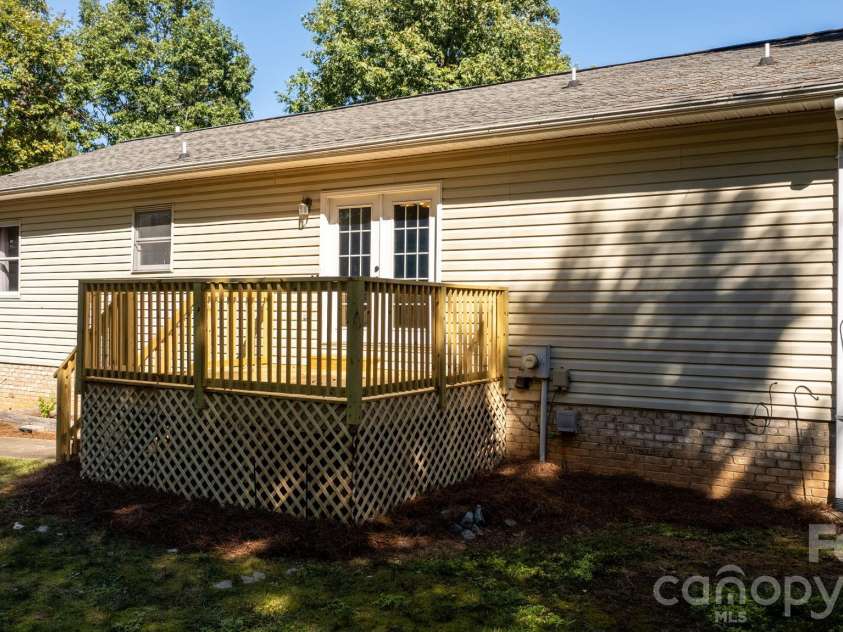 3261 Washington Way, Hudson, NC 28638.  MLS# CAR4432336, YatesRealty ID 55287. 