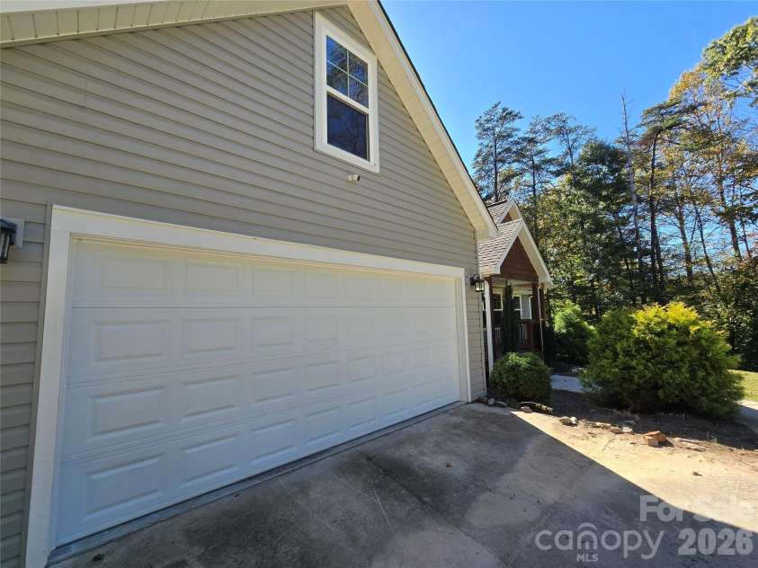 15 Tiki Way, Candler, NC 28715.  MLS# CAR4422310, YatesRealty ID 55288. 