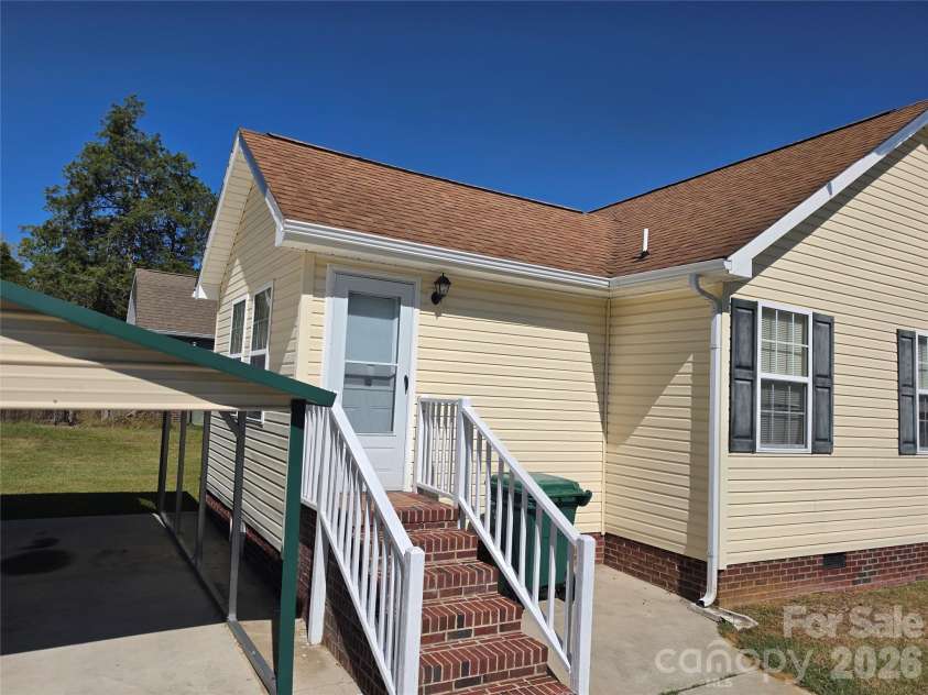 218 Center Street, Chester, SC 29706.  MLS# CAR4432536, YatesRealty ID 55290. 