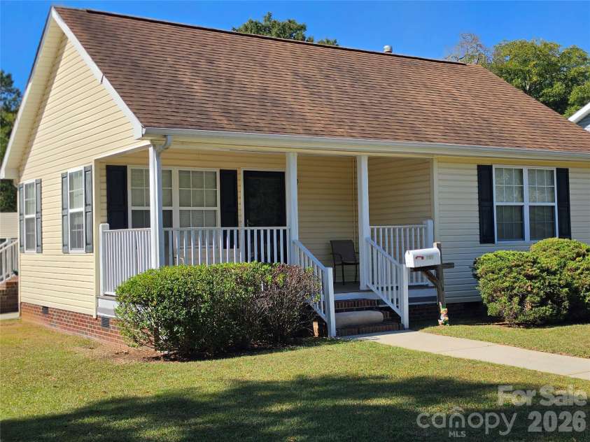 218 Center Street, Chester, SC 29706.  MLS# CAR4432536, YatesRealty ID 55290. 