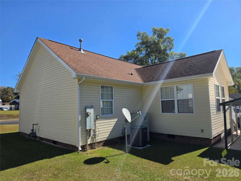 218 Center Street, Chester, SC 29706.  MLS# CAR4432536, YatesRealty ID 55290. 