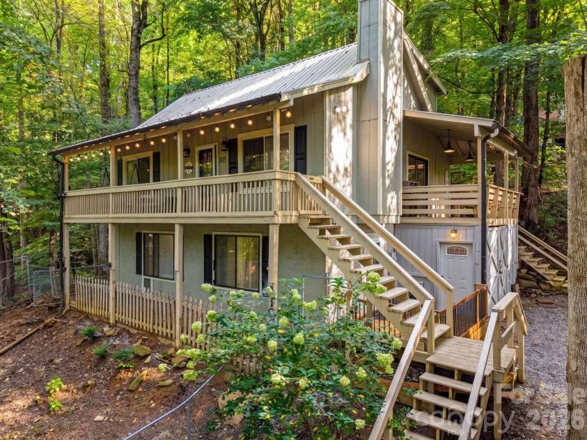105 Shirley Drive, Maggie Valley, NC 28751.  MLS# CAR4429283, YatesRealty ID 55291. 