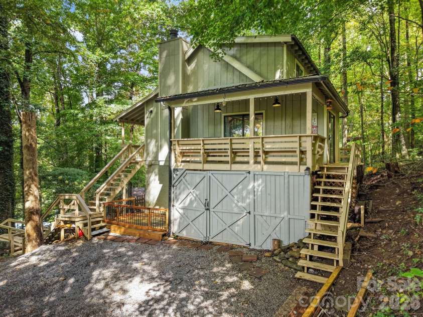 105 Shirley Drive, Maggie Valley, NC 28751.  MLS# CAR4429283, YatesRealty ID 55291. 