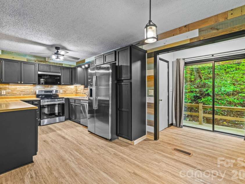 105 Shirley Drive, Maggie Valley, NC 28751.  MLS# CAR4429283, YatesRealty ID 55291. 