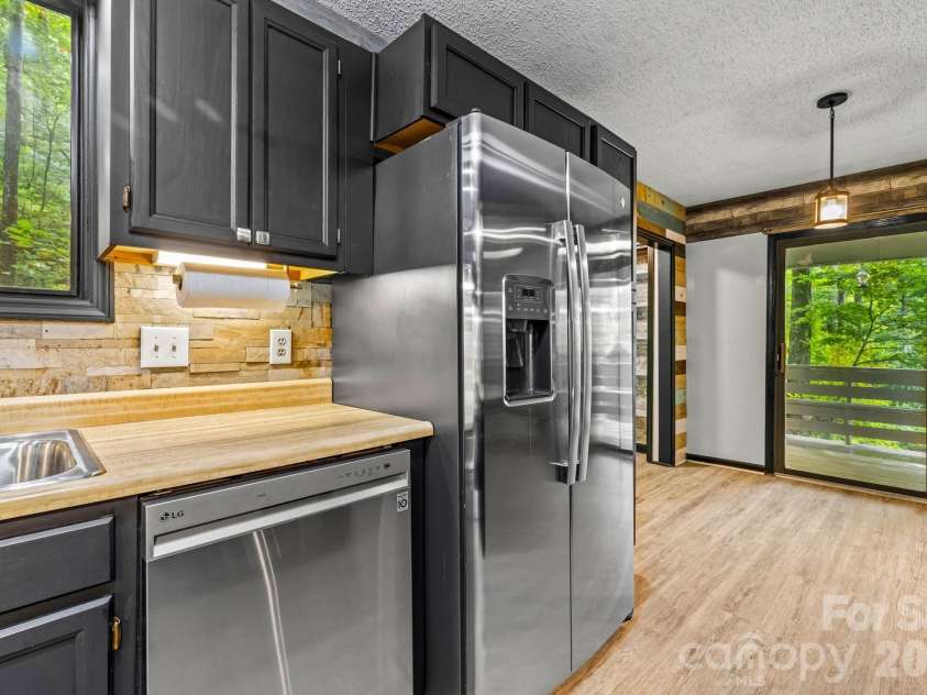 105 Shirley Drive, Maggie Valley, NC 28751.  MLS# CAR4429283, YatesRealty ID 55291. 