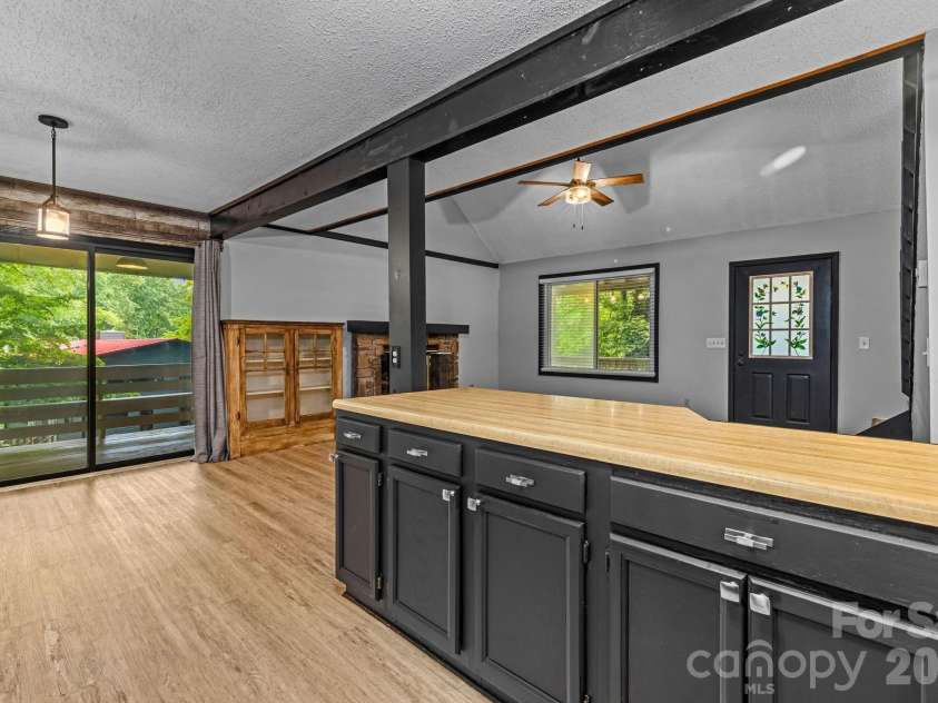 105 Shirley Drive, Maggie Valley, NC 28751.  MLS# CAR4429283, YatesRealty ID 55291. 